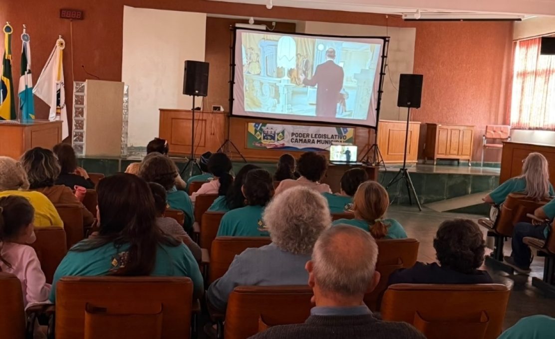Projeto Cine Câmara proporciona sessão de cinema e integração para idosos do...
