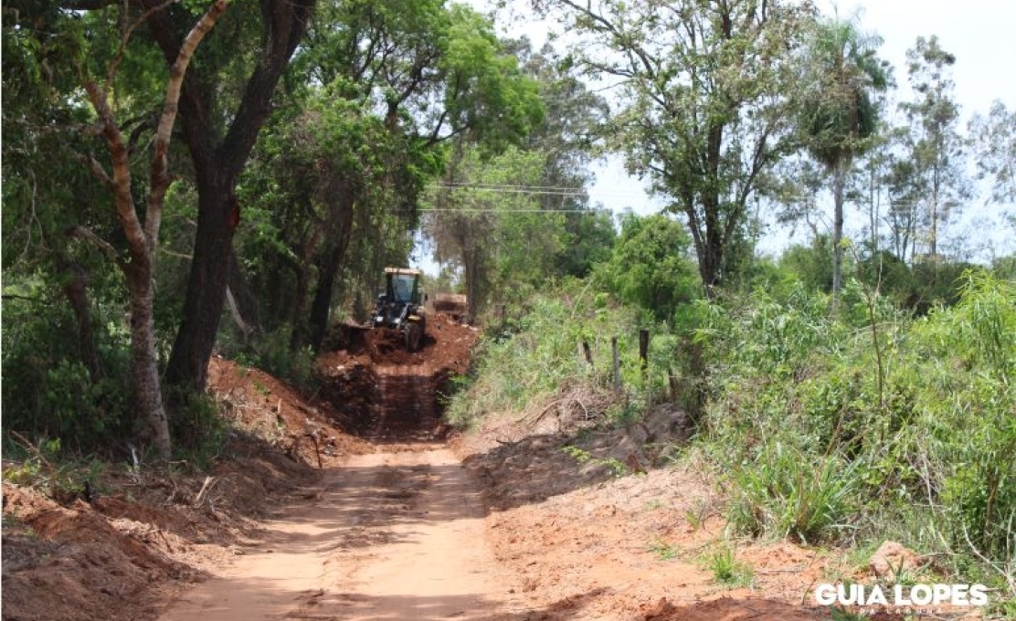 Equipe da Secretaria de Obras empenhada na recuperação e revitalização da es...