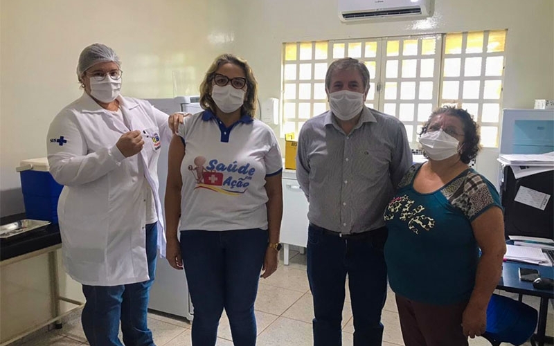 Guia Lopes da Laguna começou hoje a vacinação contra a covid-19 para o grupo prioritário.