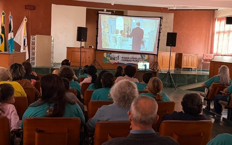 Projeto Cine Câmara proporciona sessão de cinema e integração para idosos do programa Conviver